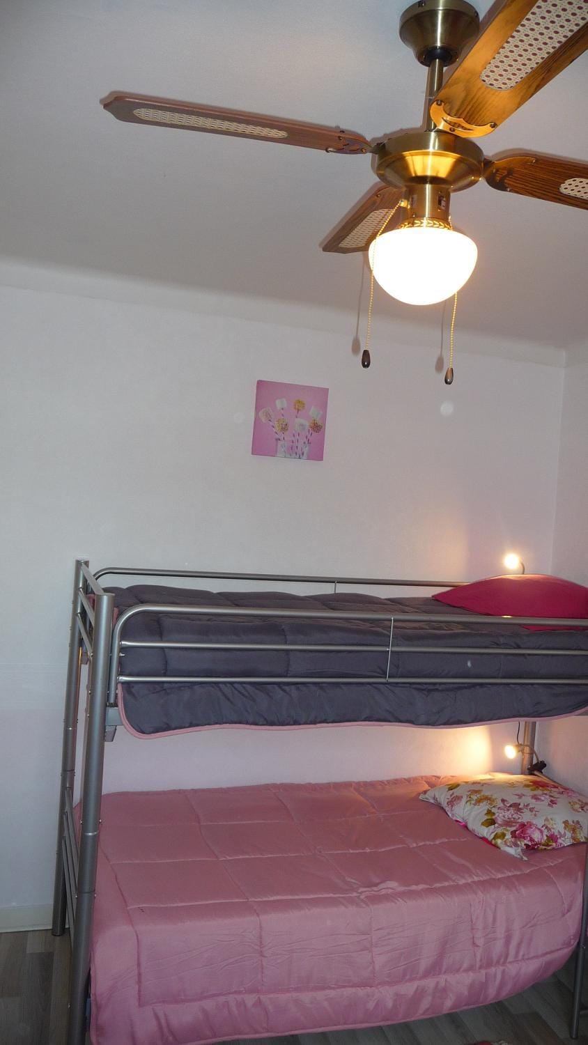 Bedroom, bunk bed