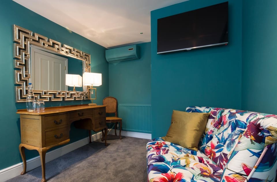 TV and multimedia, Seating area