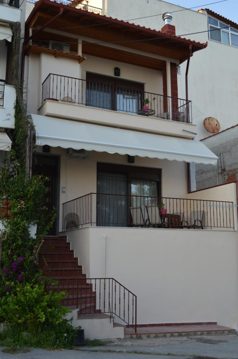 Facade/entrance