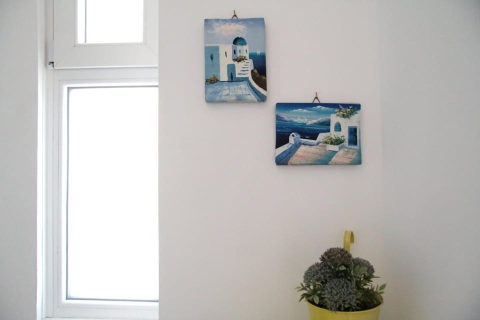 Photo of the whole room, Decorative detail
