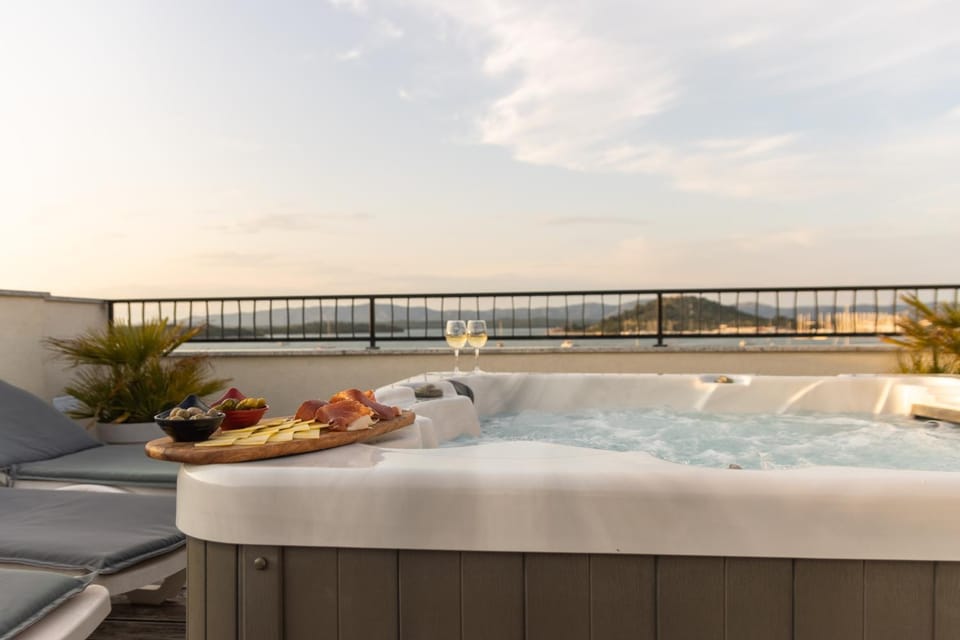 Day, Hot Tub, View (from property/room), City view, Mountain view, Sea view, Internal: Not applicable to any particular room