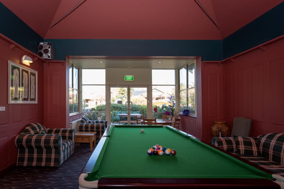 Billiard, Game Room, Living room, Seating area