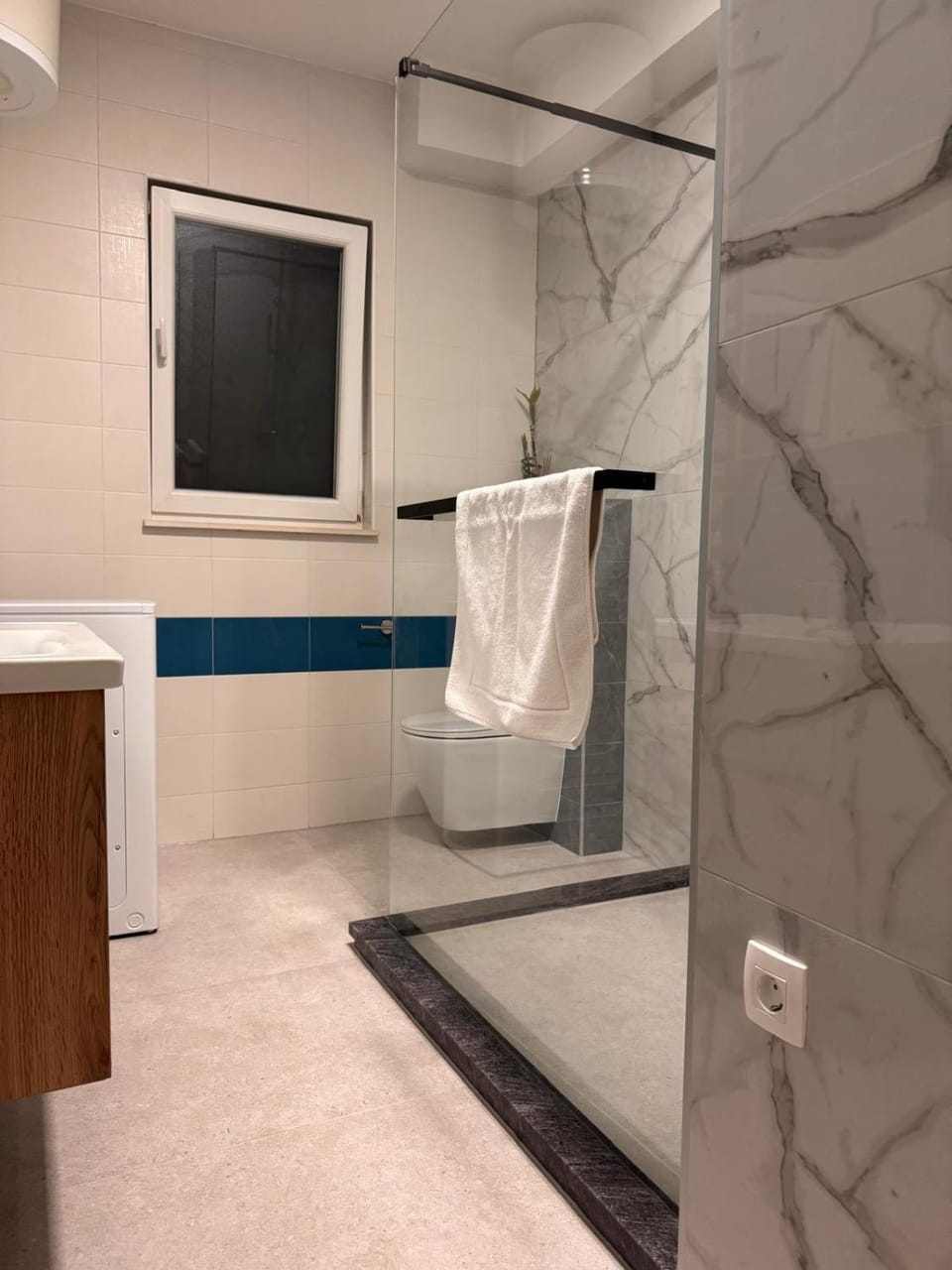 Shower, Bathroom, towels