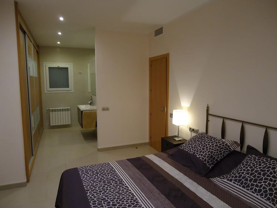 Bathroom, Photo of the whole room, Bedroom