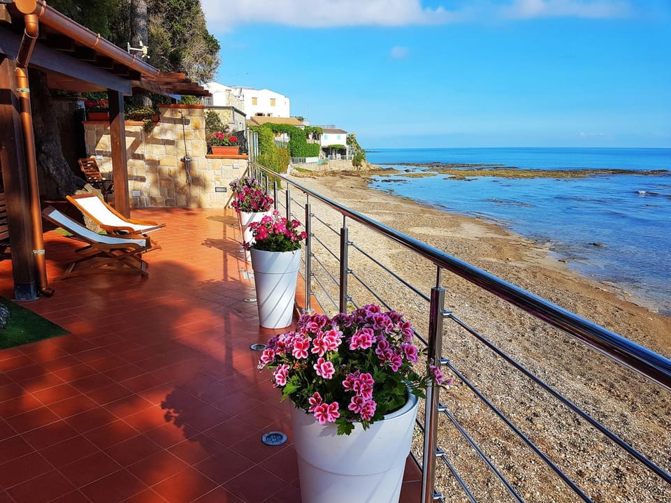 Brezza Marina Guesthouse Bed and Breakfast in Sicily
