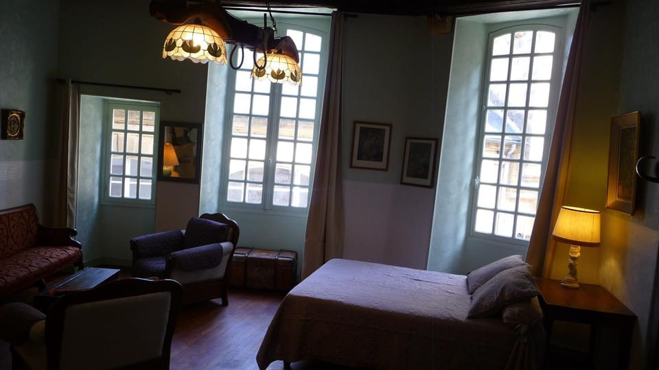 Bed, Living room
