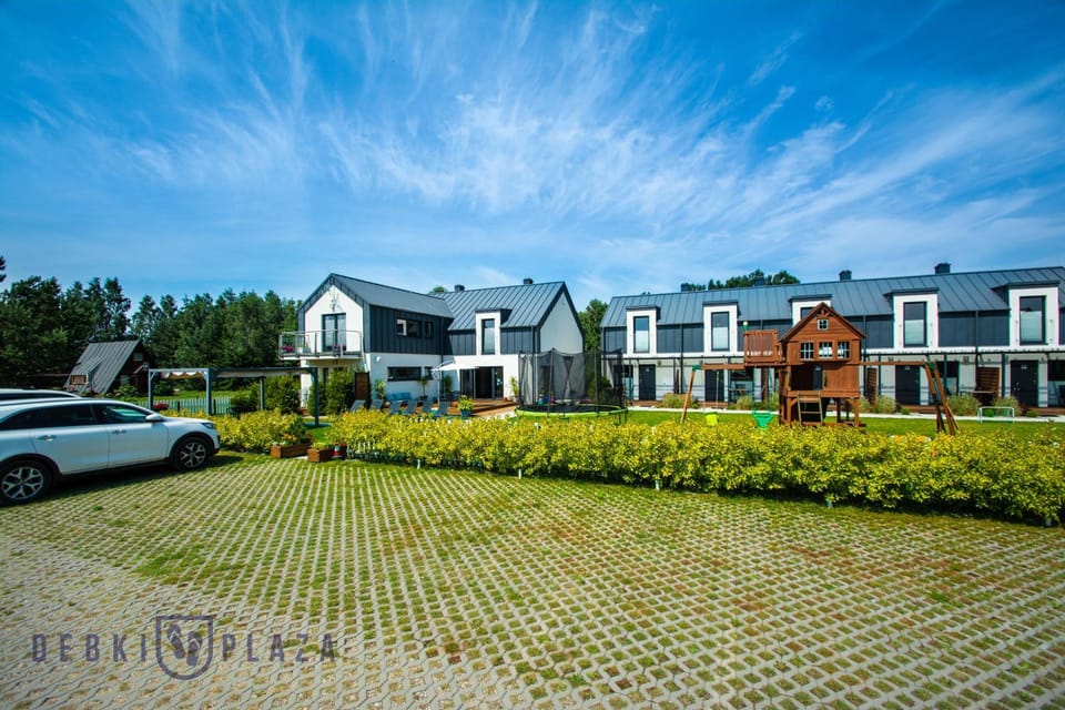 Property building, Communal lounge/ TV room, Neighbourhood, Garden, Balcony/Terrace