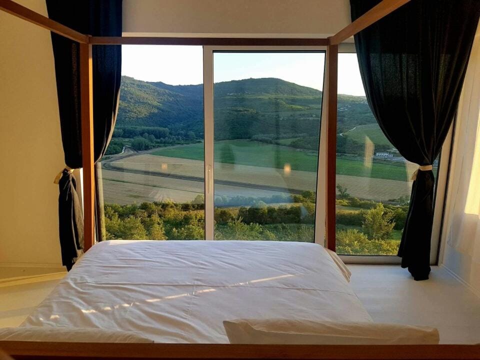 Bed, Natural landscape, Photo of the whole room, Bedroom, Mountain view