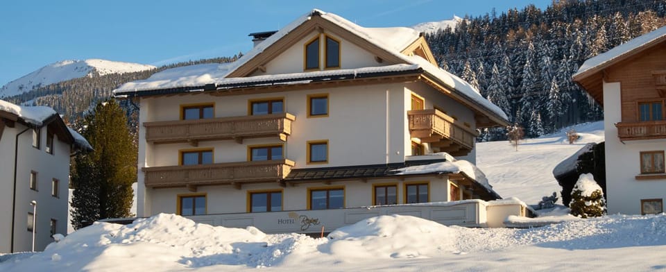 Facade/entrance, Winter