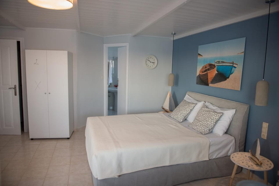 Bed, Bathroom