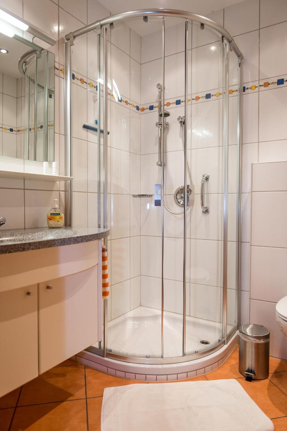 Shower, Decorative detail