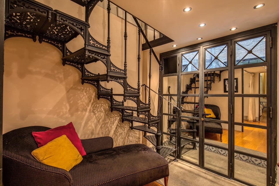 Magenta Collection Specchi House in Rome