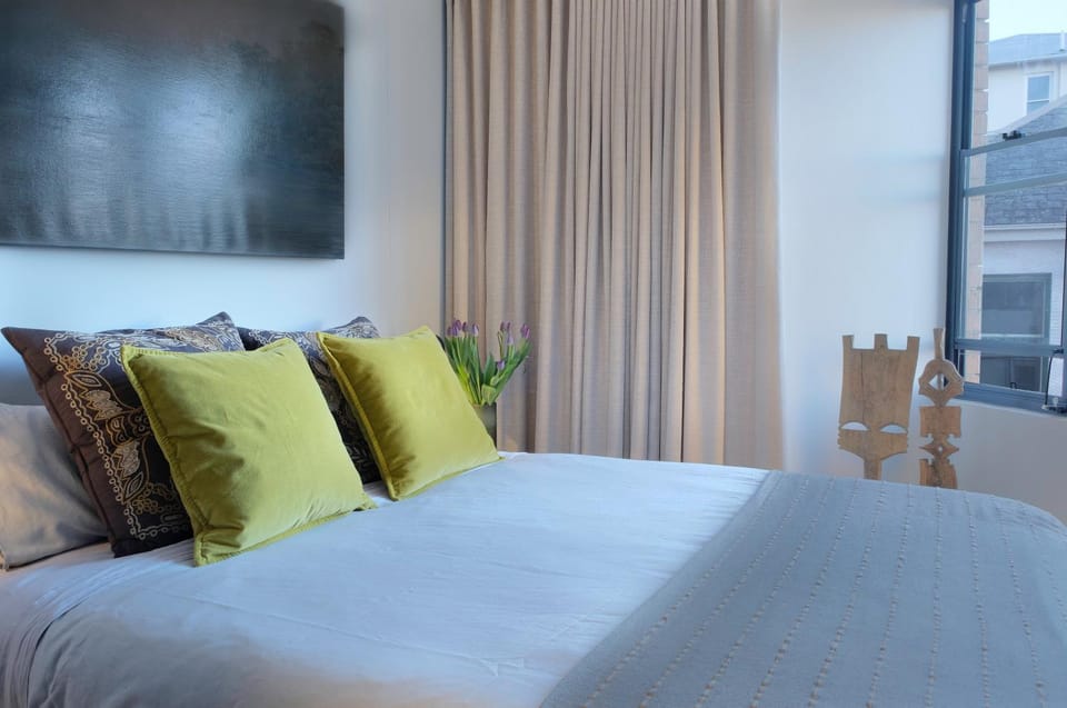 Bed, Day, On site
