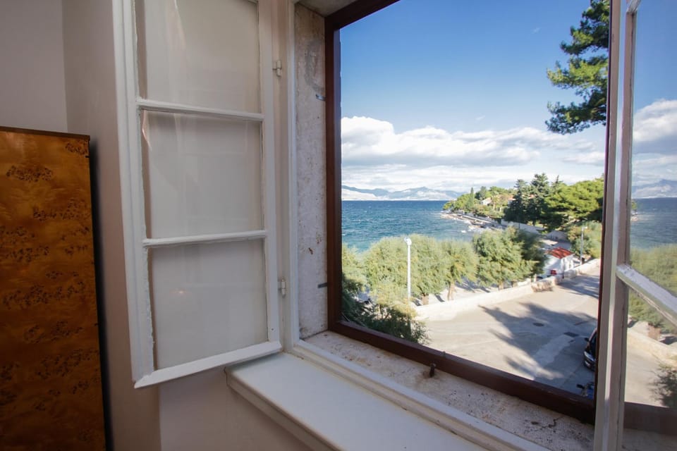 View (from property/room), Sea view, Street view