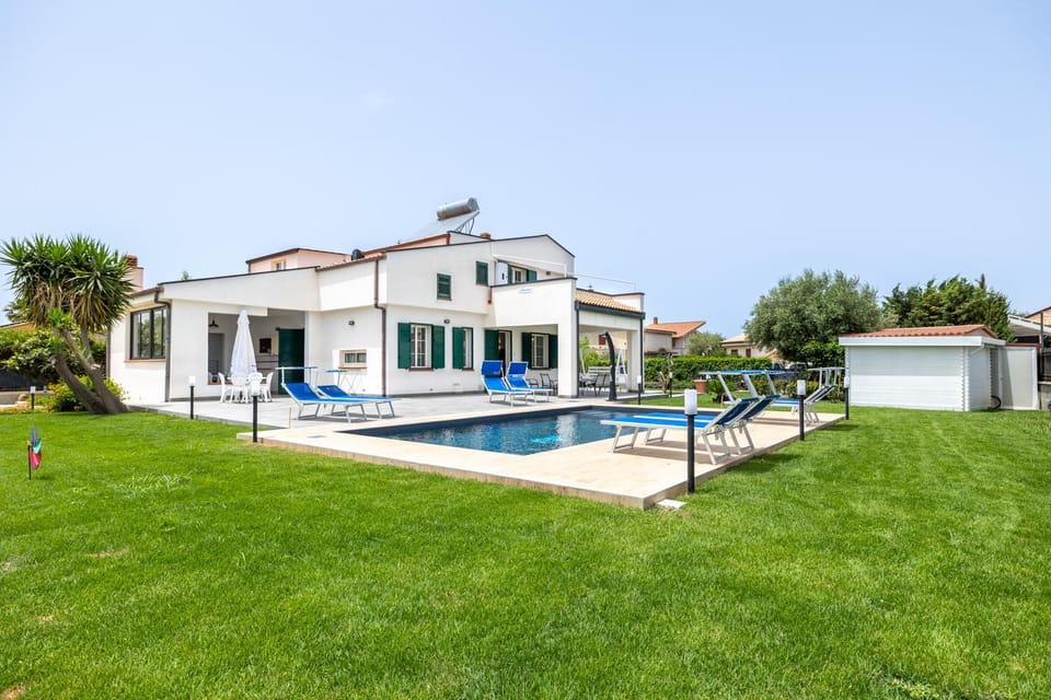 Property building, Garden, Garden, Garden view, Pool view, Swimming pool, Swimming pool