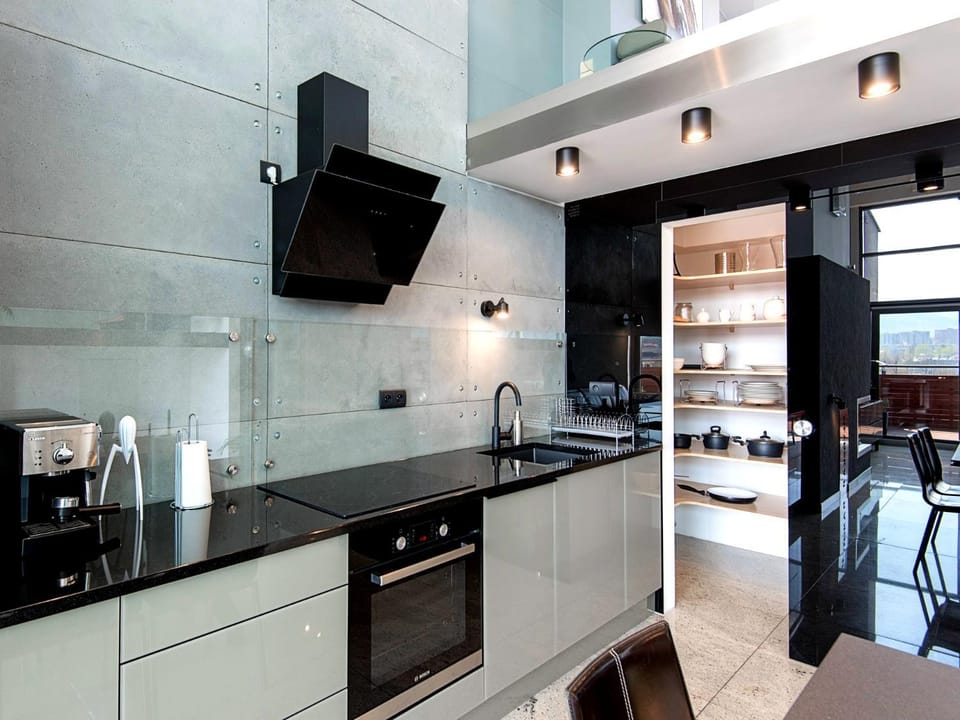Coffee/tea facilities, Kitchen or kitchenette, Decorative detail, Dining area, Evening entertainment, Evening entertainment, Area and facilities, Entertainment, Entertainment, Family, Family, locker, locker, stove