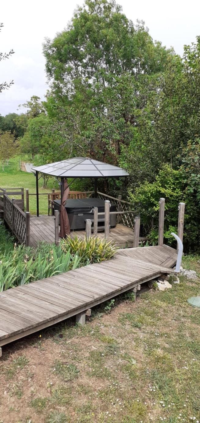 Les Mandarins Bed and Breakfast in Occitanie