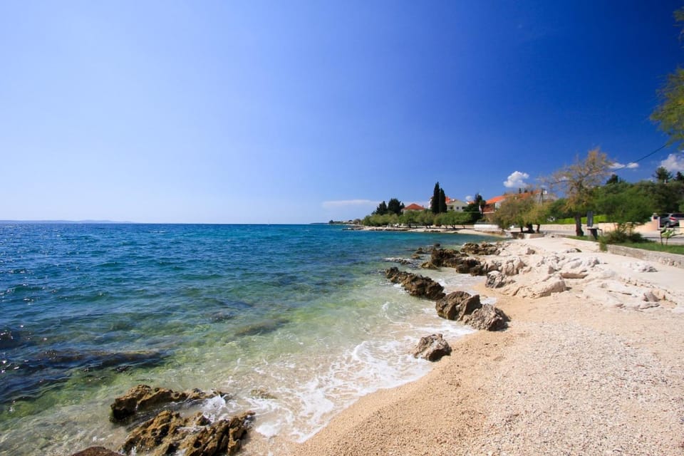 Neighbourhood, Natural landscape, Beach