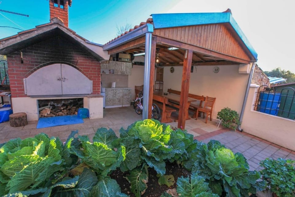 Property building, BBQ facilities, BBQ facilities, Balcony/Terrace