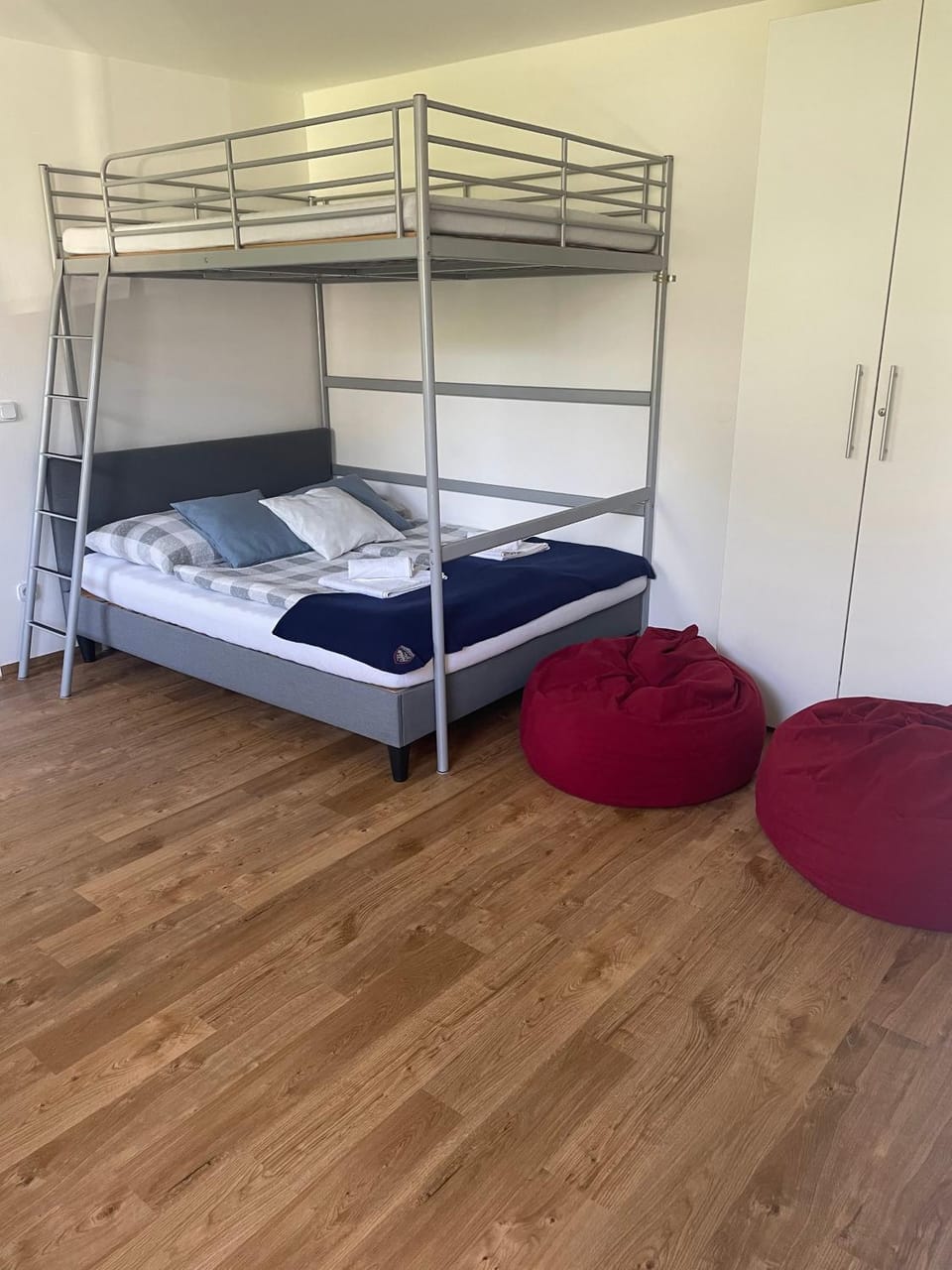 Bed, bunk bed