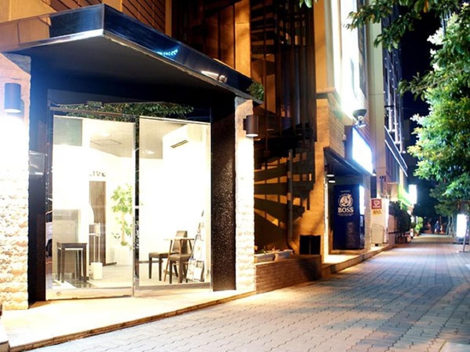 Facade/entrance