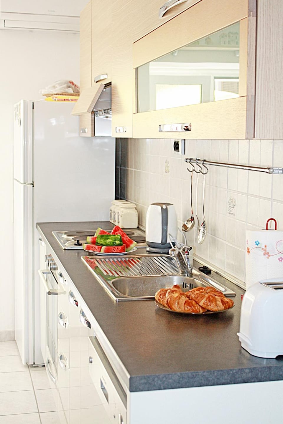 Kitchen or kitchenette, Living room, Dining area