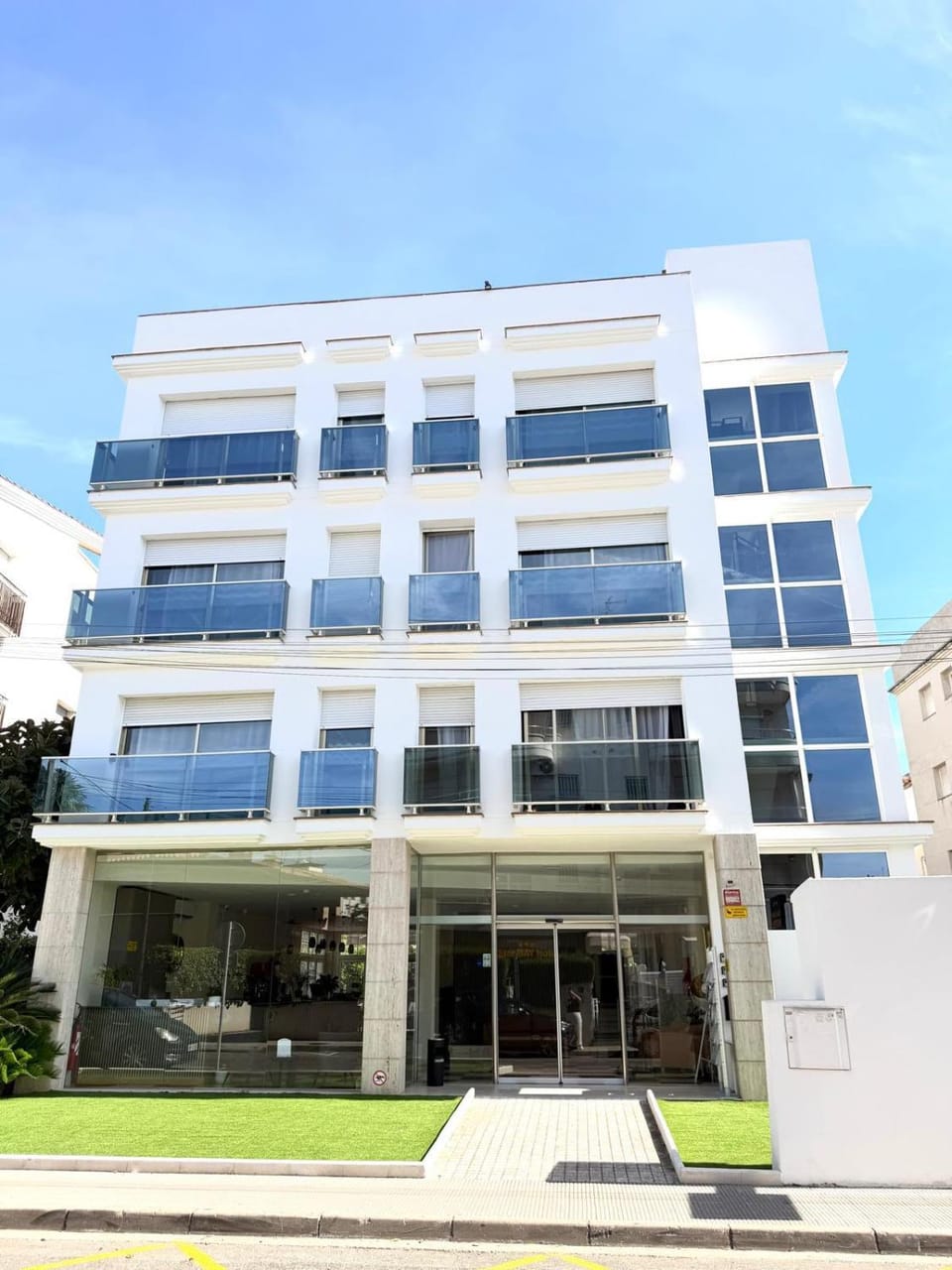 Property building, Day, Location