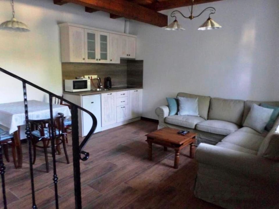 Kitchen or kitchenette, Living room