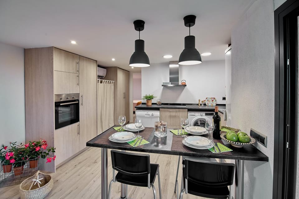 Kitchen or kitchenette, Dining area, dishwasher, pet friendly, stove, washing machine, dryer