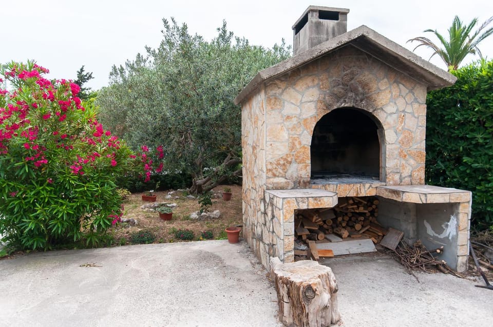 Patio, BBQ facilities, Garden
