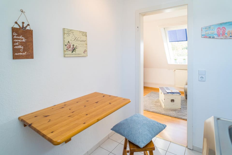 Kitchen or kitchenette, Seating area