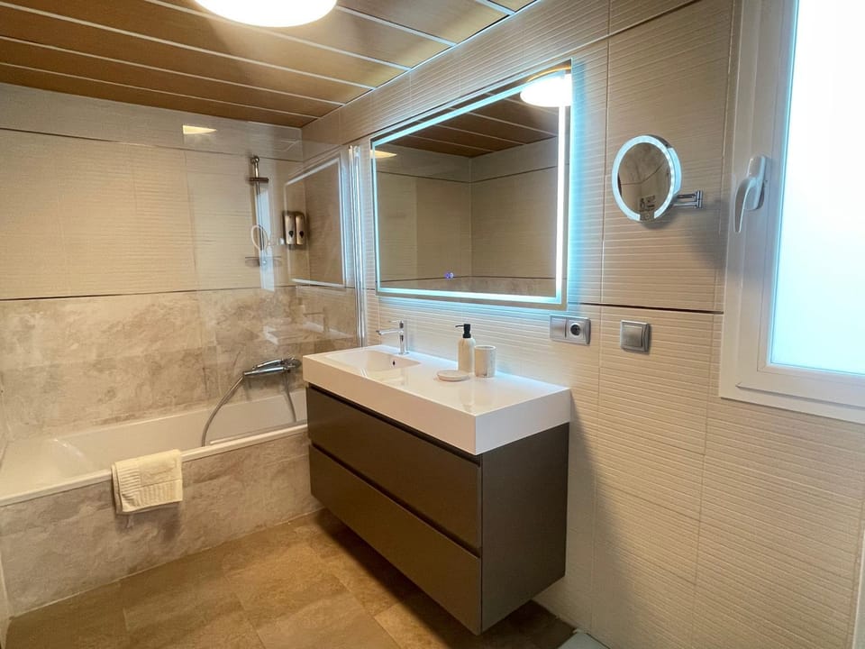 Bathroom, Bath