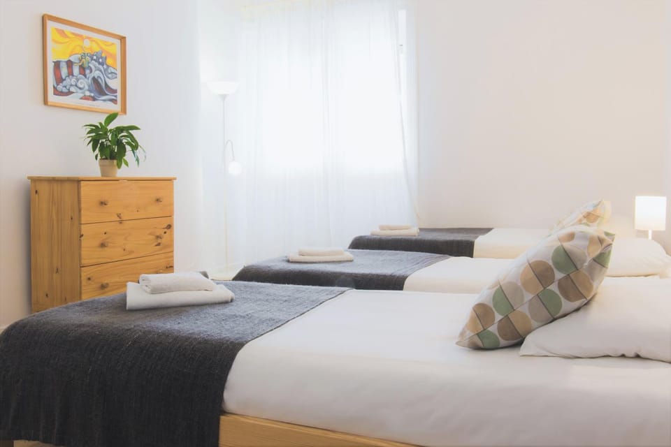 Amar Hostel & Suites Bed and Breakfast in Ericeira