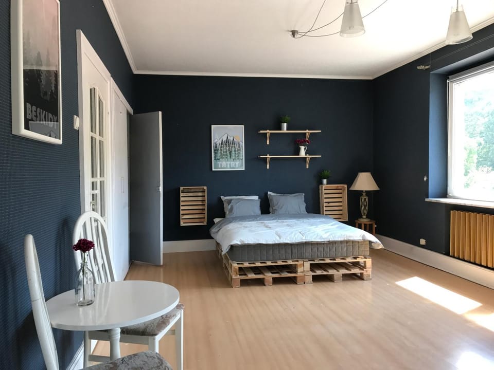 Bed, Day, Photo of the whole room, Bedroom