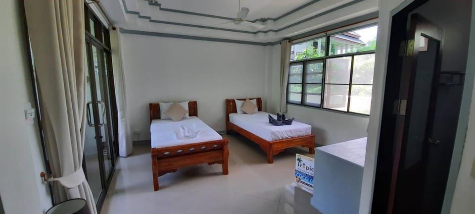 Photo of the whole room, Bedroom
