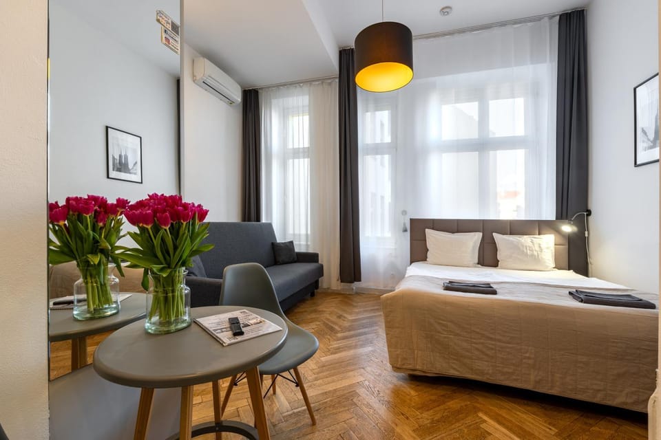 Bed, Photo of the whole room, Bedroom, air conditioner
