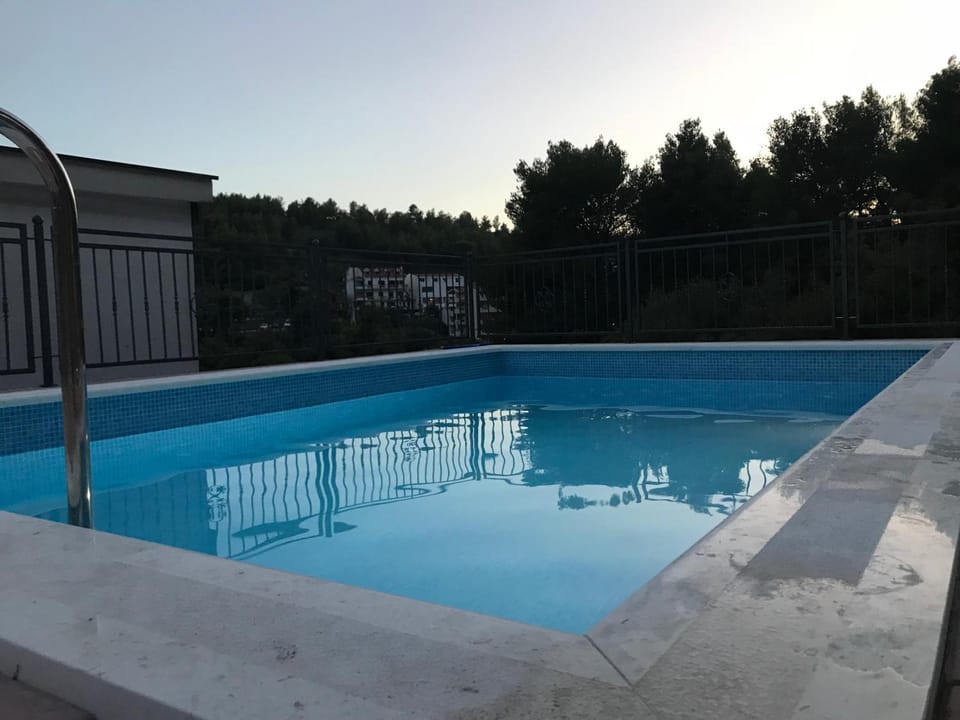 Swimming pool, Swimming pool