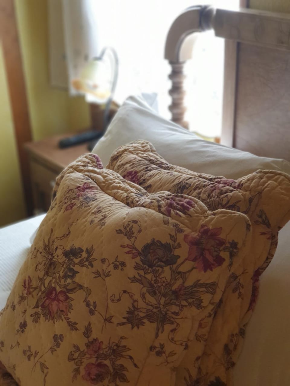 Spring, Bed, Day, Decorative detail, Bedroom, On site