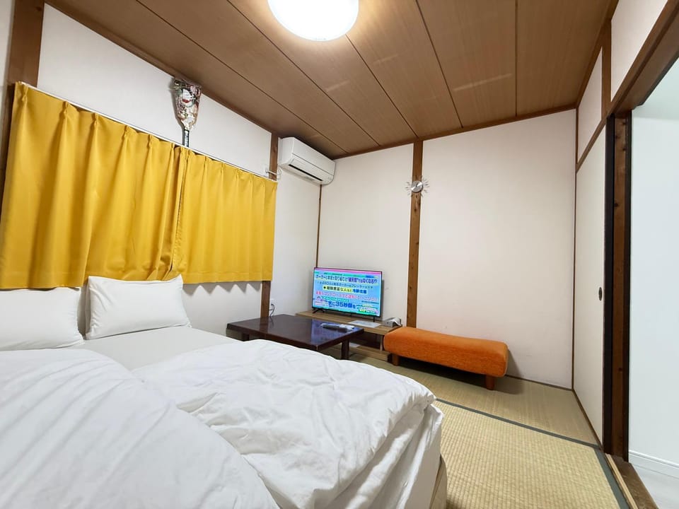 Osaka Guesthouse SAYURI HONKAN Bed and Breakfast in Osaka