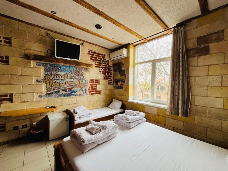 Bed, TV and multimedia, towels