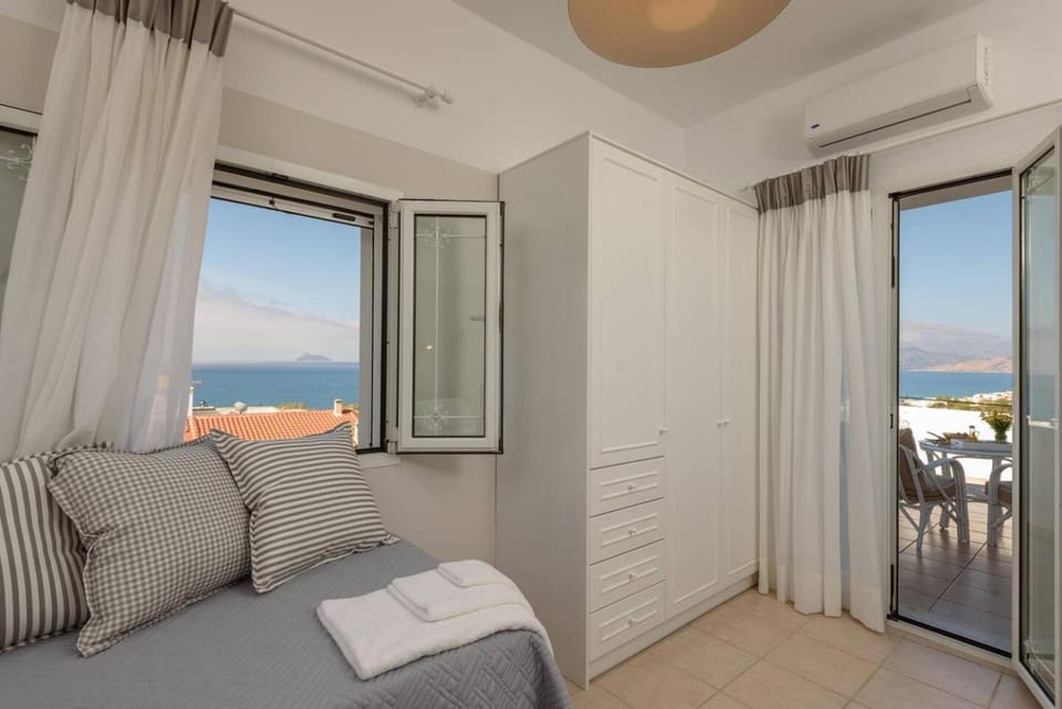 Bed, Bedroom, Sea view