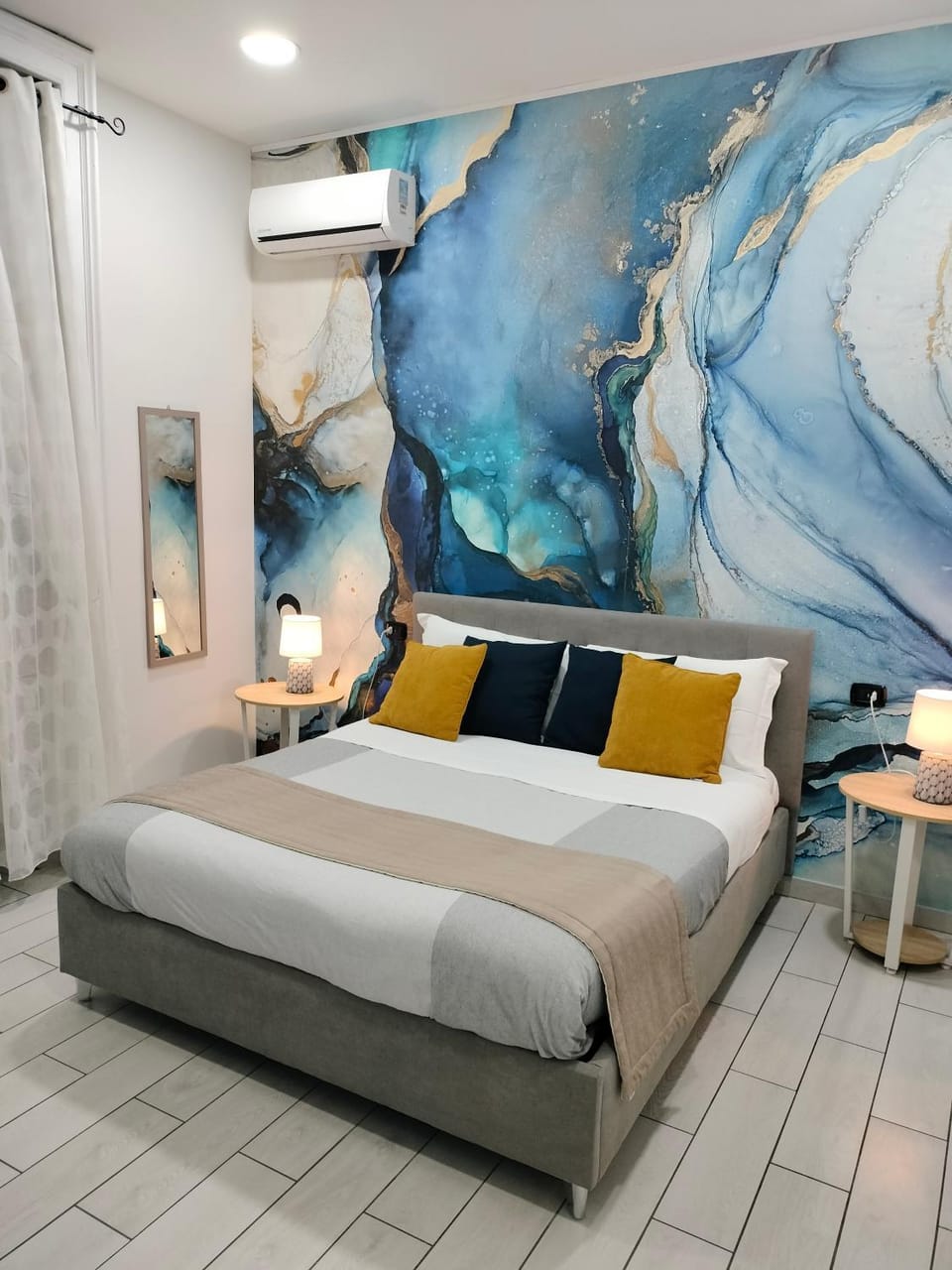 Bed, Photo of the whole room, Decorative detail, Bedroom, air conditioner