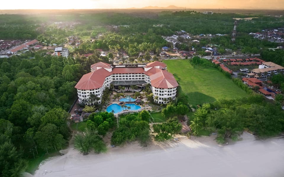 Facade/entrance, Bird's eye view, Garden view, Mountain view, Pool view, River view, Sea view