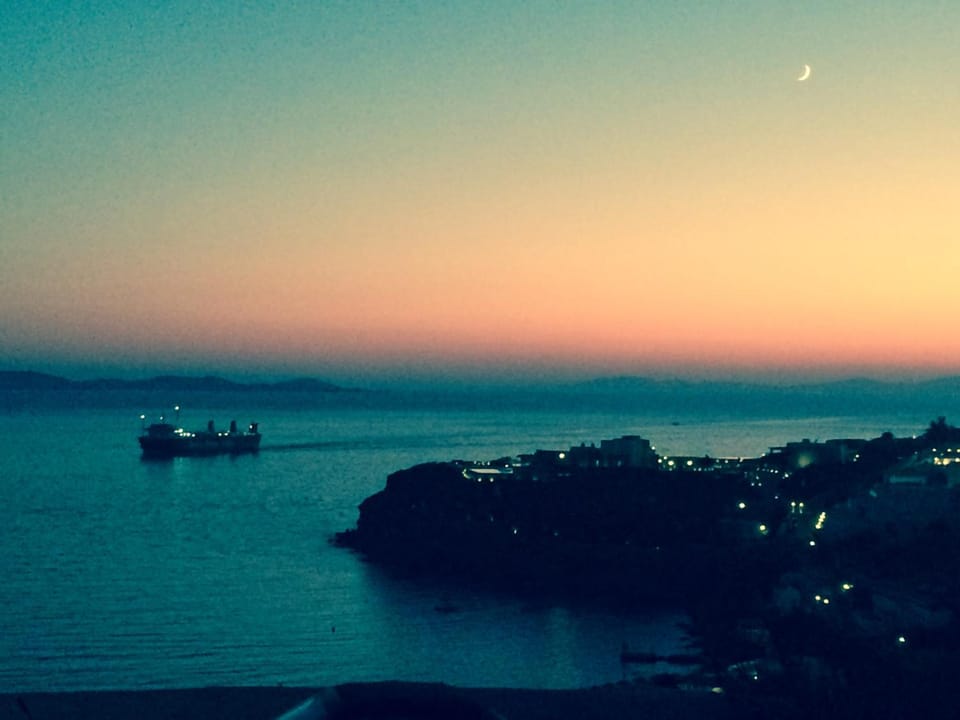 Mykonos Beachfront House with Sunset & Delos View House in Mykonos, Mikonos 846 00, Greece