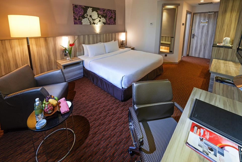 Bed, Seating area