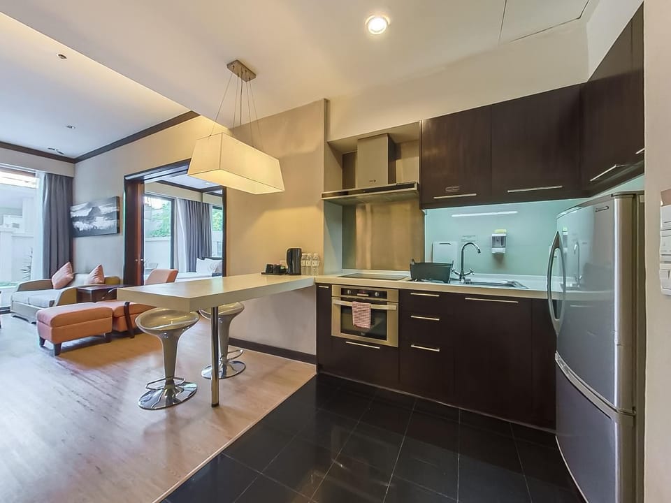Kitchen or kitchenette, Seating area