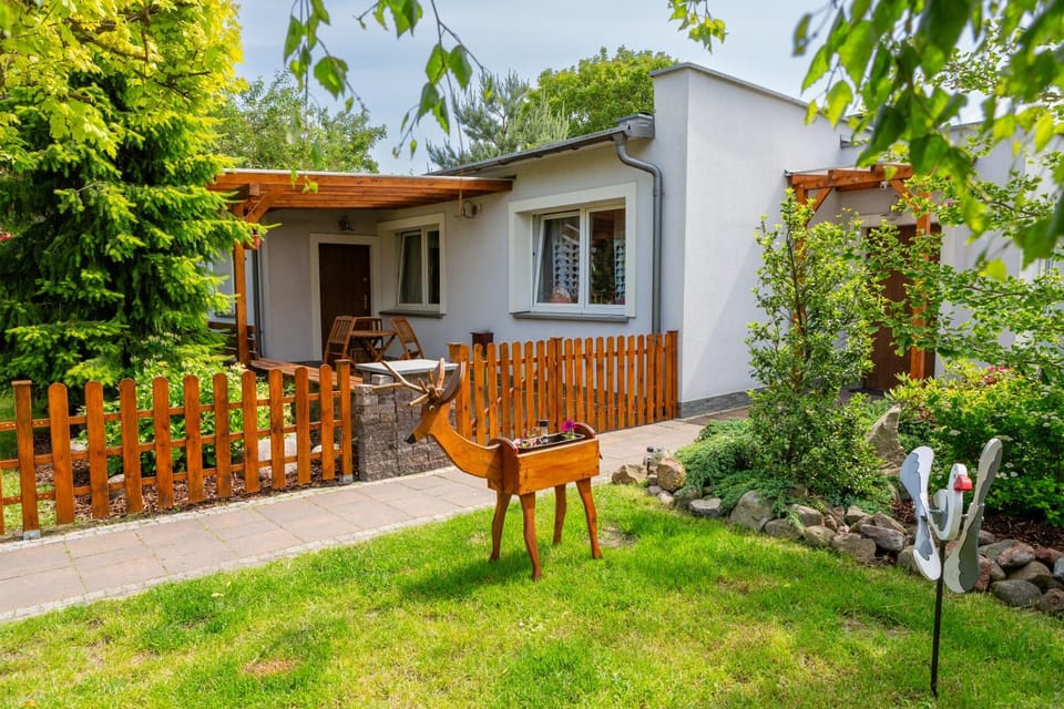 Property building, Garden, Garden, Balcony/Terrace, Balcony/Terrace, Garden view, Garden view, Quiet street view