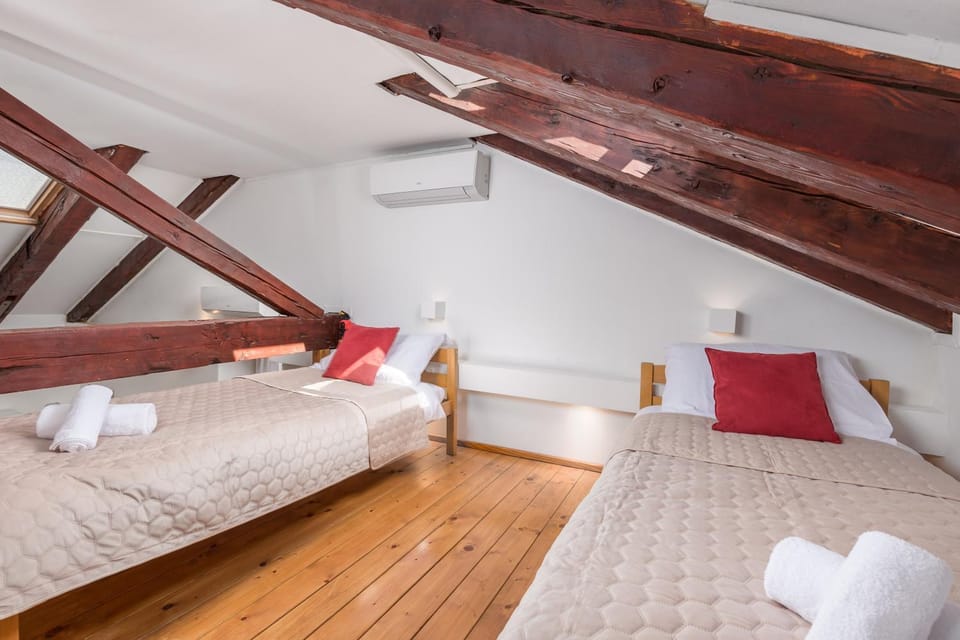 Bed, Bedroom, towels, air conditioner