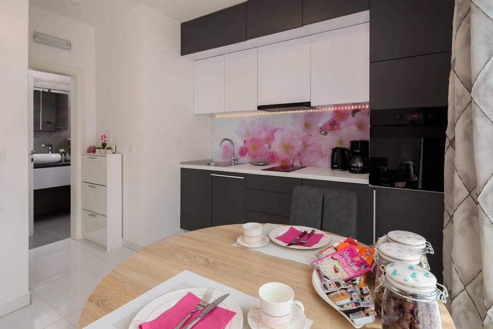 Coffee/tea facilities, Kitchen or kitchenette, Dining area