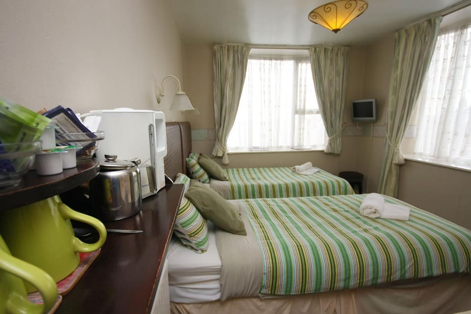 Bathroom, Coffee/tea facilities, Bedroom